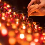 ¿Qué dice la Biblia sobre prender velas a los muertos?